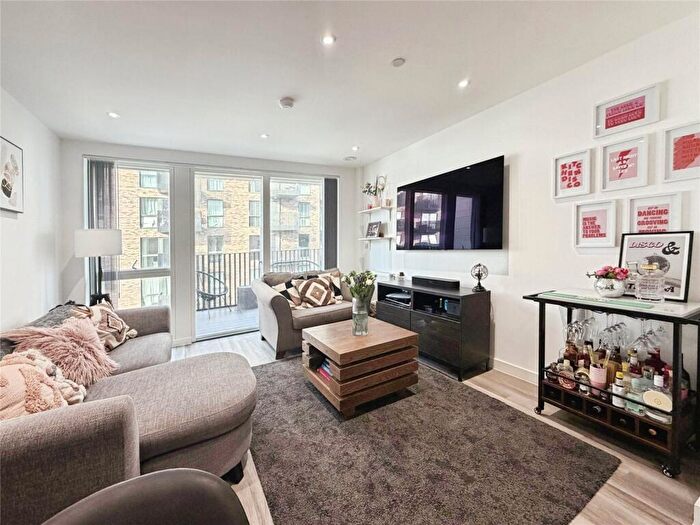 2 Bedroom Flat For Sale In Regal Walk, Bexleyheath, DA6