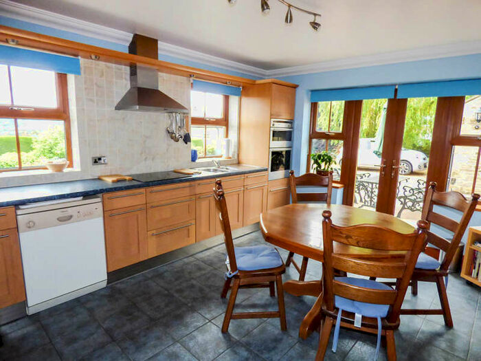 4 Bedroom Detached House For Sale In Willow Tree House, Harmby, DL8