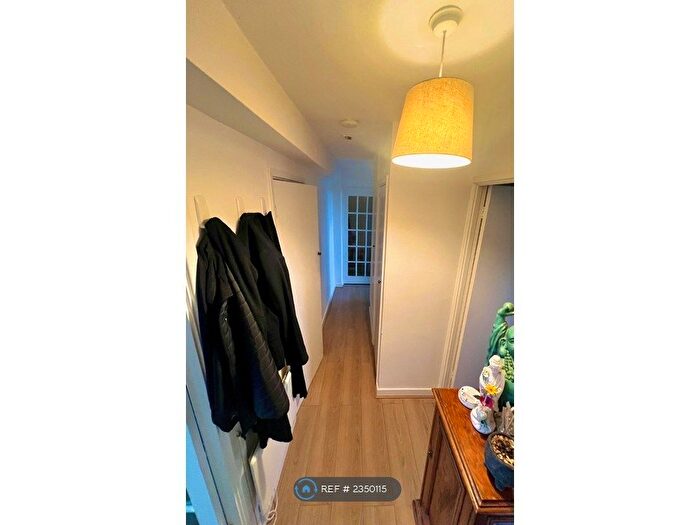 2 Bedroom Flat To Rent In Kenley House, Croydon, CR0