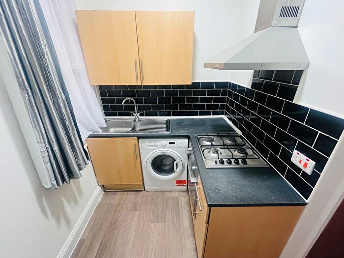 1 Bedroom Flat To Rent In Melbourne Road, Leyton, E10
