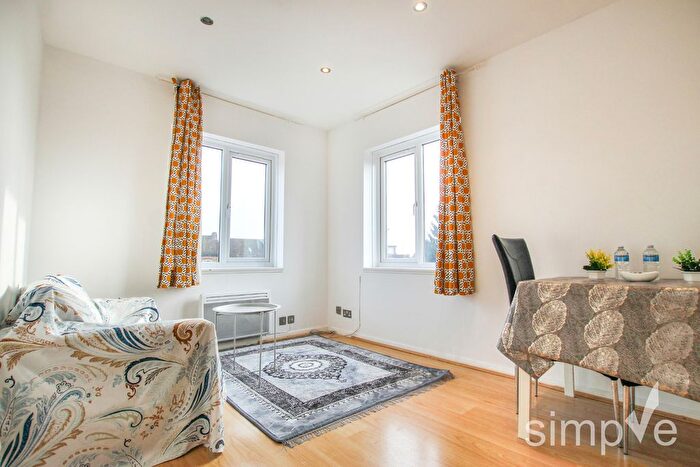 1 Bedroom Flat For Sale In Copthorne Mews, Hayes, UB3