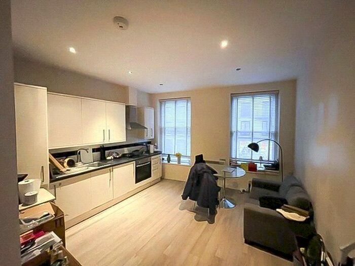 1 Bedroom Flat To Rent In Holloway Road, Highbury And Islington, Islington, London, N7