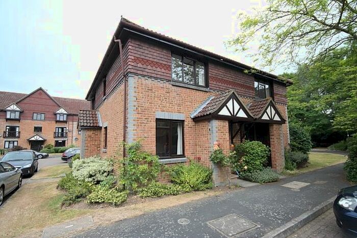 1 Bedroom Terraced House To Rent In Dorchester Court, Oriental Road, Woking, GU22
