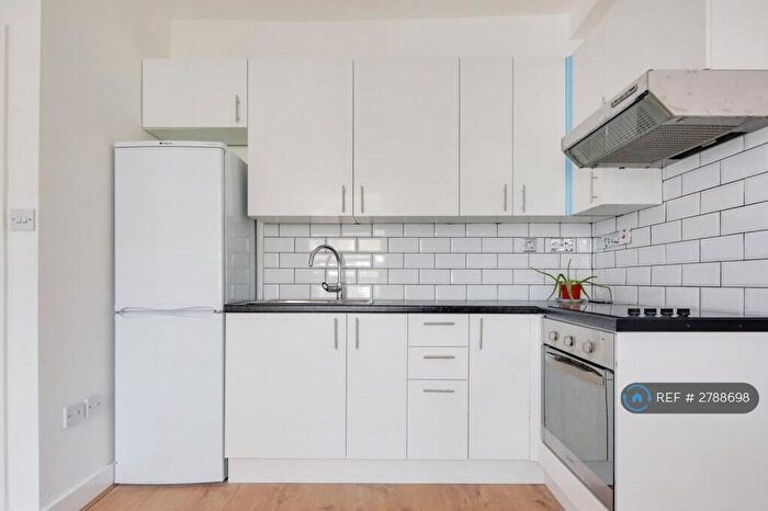 3 Bedroom Flat To Rent In Downs Road, London, E5