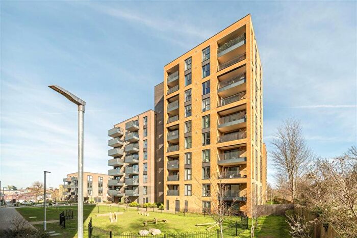 1 Bedroom Flat For Sale In Bowen Drive, Charlton, SE7