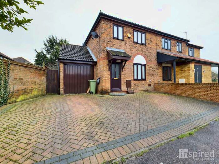 3 Bedroom Semi-Detached House To Rent In Studley Knapp, Walnut Tree, MK7