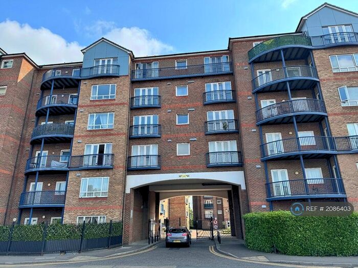 2 Bedroom Flat To Rent In Argent Street, Grays, RM17