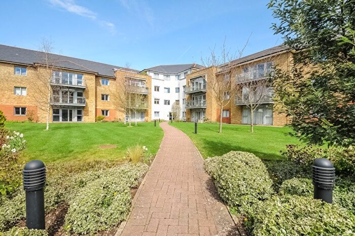 2 Bedroom Flat To Rent In Woolsack Way, Godalming, GU7