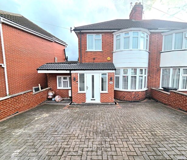 3 Bedroom Semi-Detached House For Sale In The Circle, Leicester, LE5