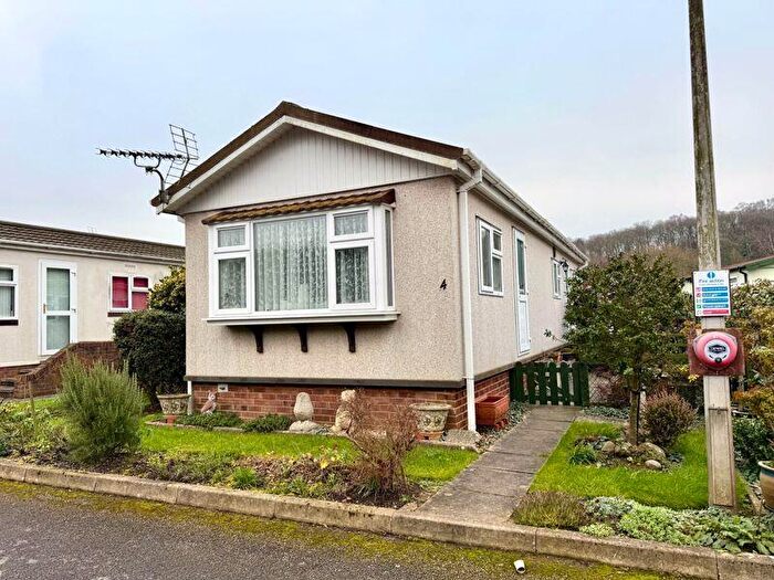 1 Bedroom Park Home For Sale In Chestnut Crescent, Maulden, MK45