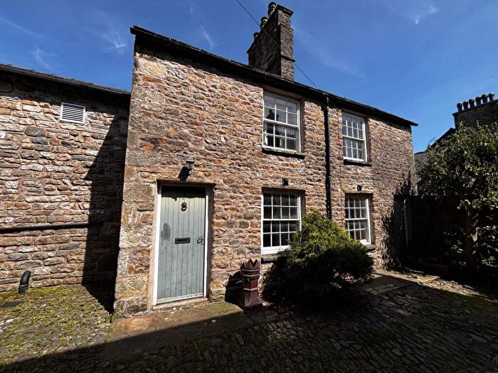 2 Bedroom House For Sale In Weaver's Yard, Sedbergh, LA10