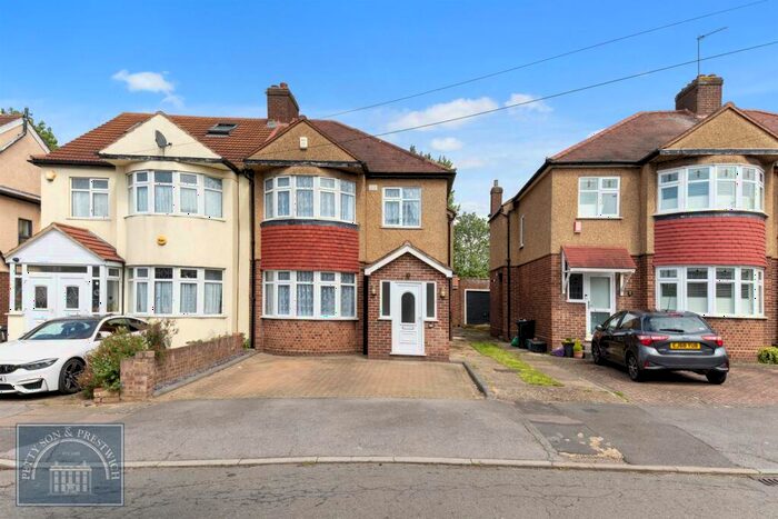 3 Bedroom House To Rent In Torquay Gardens, Redbridge, IG4