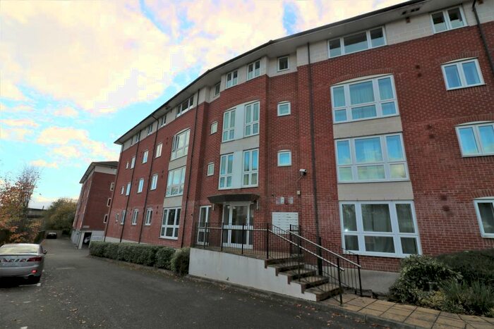 2 Bedroom Flat To Rent In North Drive, Hatfield, AL9