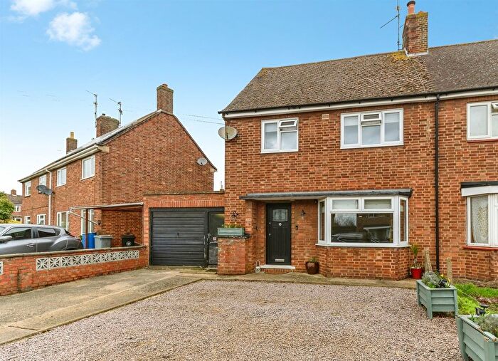 3 Bedroom Semi-Detached House For Sale In Lincoln Road, Stamford, PE9