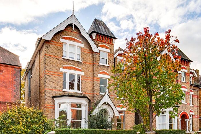2 Bedroom Apartment For Sale In Lambolle Road, London, NW3