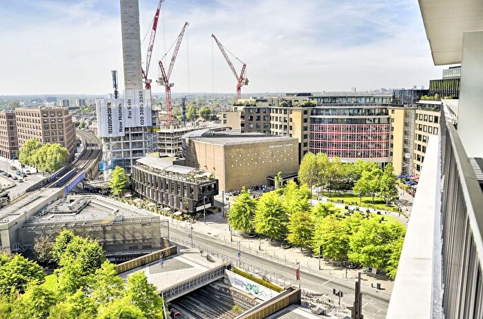 3 Bedroom Flat For Sale In White City Living, White City, W12
