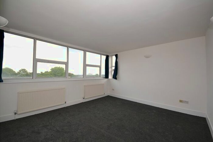 2 Bedroom Flat To Rent In Pyramid House, 952 High Road, North Finchley, London N12