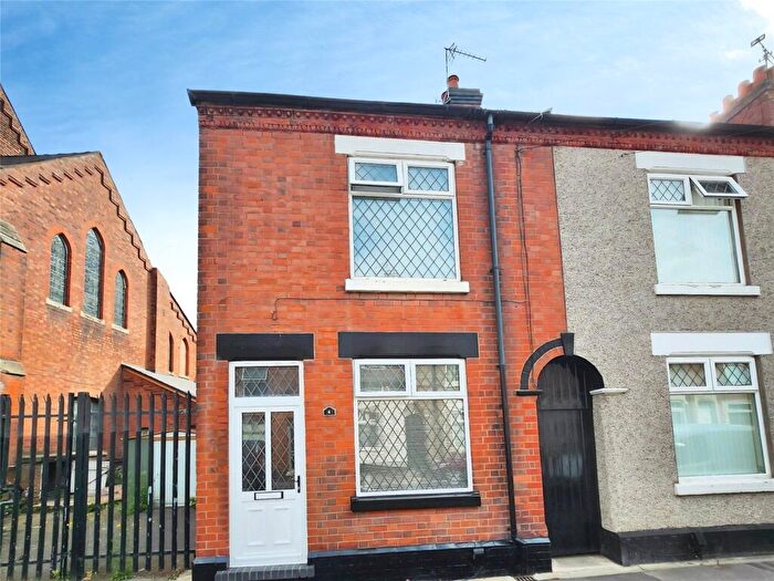 3 Bedroom End Of Terrace House For Sale In Willington Street, Nuneaton, Warwickshire, CV11