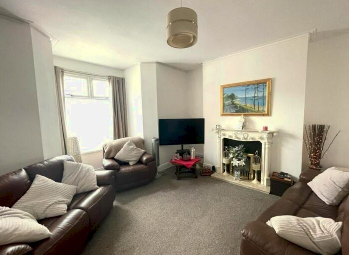 4 Bedroom Semi-Detached House To Rent In Dillwyn Road, Sketty, Swansea, SA2