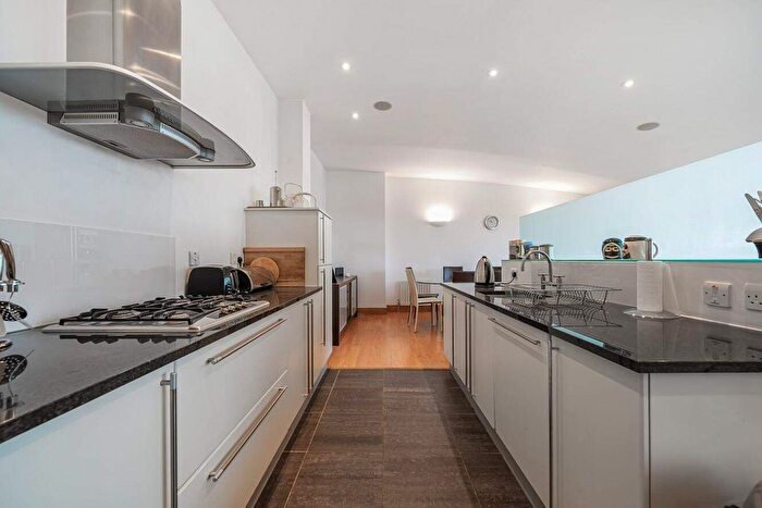 3 Bedroom Flat For Sale In Farm Lane, London, SW6