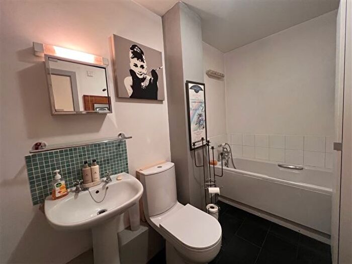 2 Bedroom Flat For Sale In Green Lane, Sheffield, S3