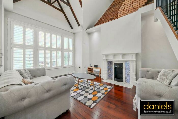 3 Bedroom Apartment To Rent In Lushington Road, Kensal Green, London, NW10