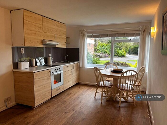 2 Bedroom Flat To Rent In Warren Road, Guildford, GU1