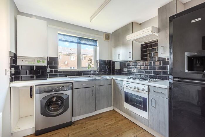 1 Bedroom Flat To Rent In Rectory Lane, Tooting, London, SW17