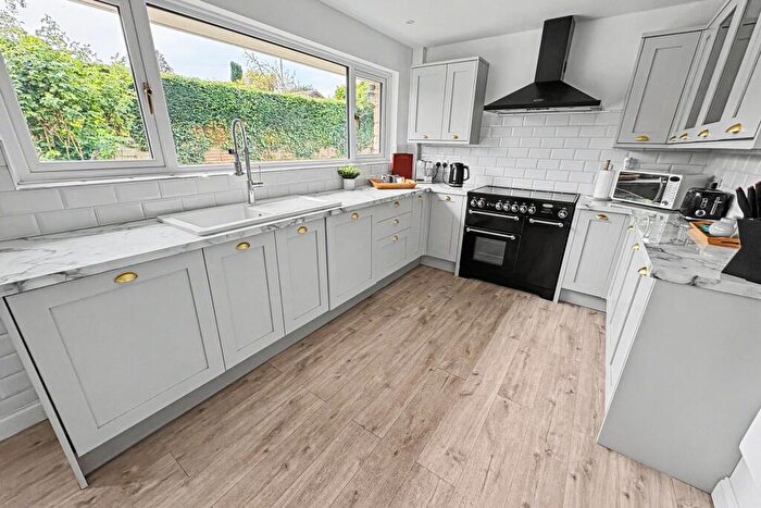 3 Bedroom Detached Bungalow For Sale In Corfe Castle, BH20 - Photo 2