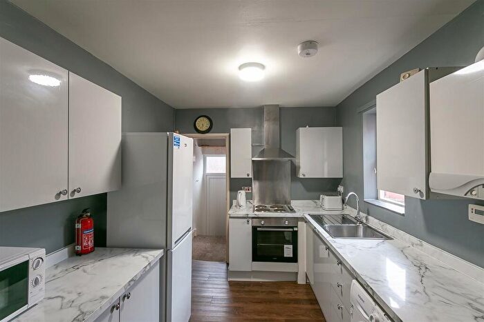 5 Bedroom Maisonette To Rent In Glenthorn Road, Jesmond, Newcastle Upon Tyne, NE2