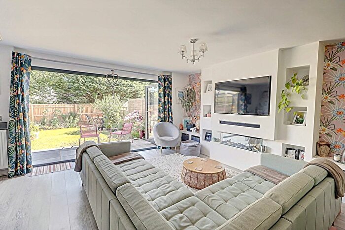 3 Bedroom Semi-Detached House For Sale In Wellfield, Hazlemere, High Wycombe, Buckinghamshire, HP15