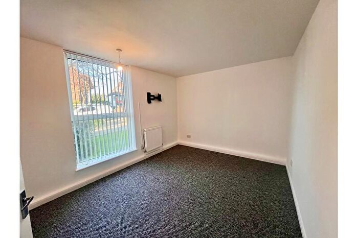2 Bedroom Flat To Rent In Chalkwell Avenue, Chalkwell, Westcliff-on-Sea, SS0