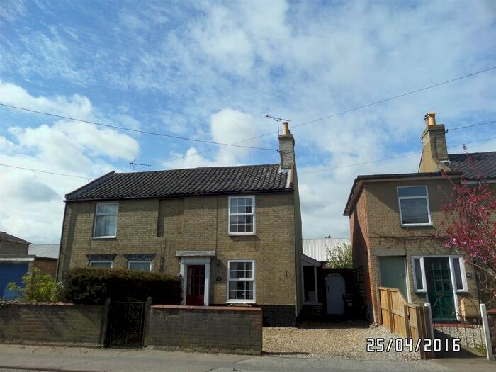 3 Bedroom Semi-Detached House To Rent In St. Johns Road, Bungay, NR35