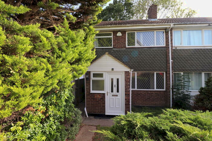 3 Bedroom Semi-Detached House To Rent In Pilgrims Hatch, CM15