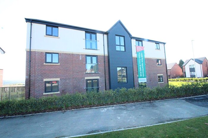 2 Bedroom Flat To Rent In Howley Avenue, Churwell, Leeds, LS27