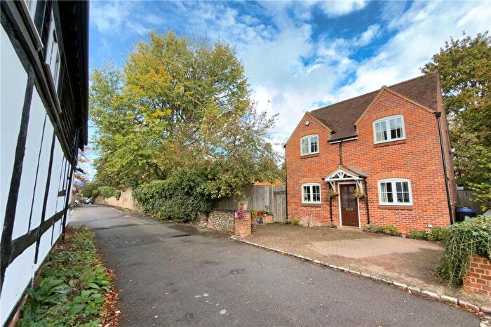 3 Bedroom Detached House To Rent In Windsor End, Beaconsfield, Buckinghamshire, HP9