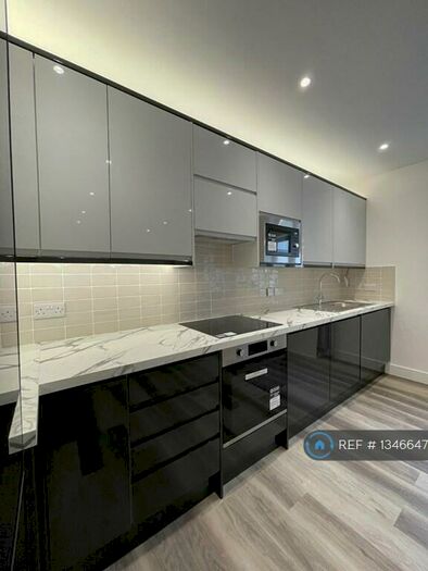 2 Bedroom Flat To Rent In High Street, Camberley, GU15