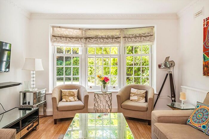 2 Bedroom Flat For Sale In Wimbledon Park Side, Wimbledon, SW19