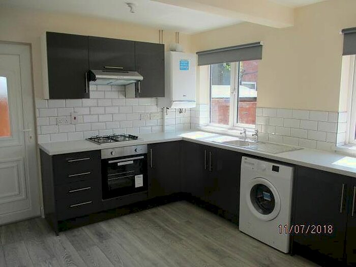 3 Bedroom Semi-Detached House To Rent In Lilac Grove, Beeston, NG9