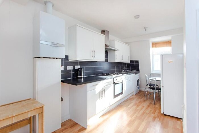 2 Bedroom Flat To Rent In Roman Road, London, E3
