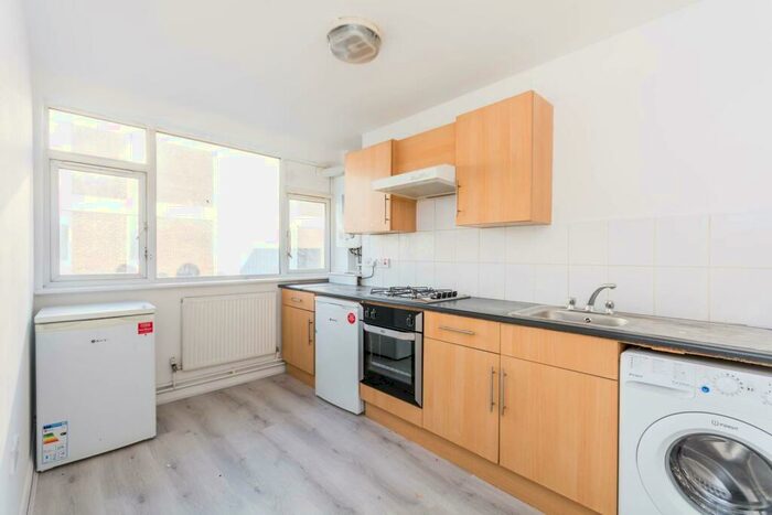 2 Bedroom Flat To Rent In Cricklewood Lane, Cricklewood, London, NW2