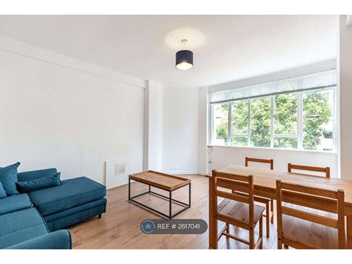 3 Bedroom Flat To Rent In Thurleigh Court, London, SW12