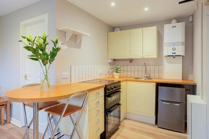 1 Bedroom Flat To Rent In Wheatley Road, Oxford, OX33