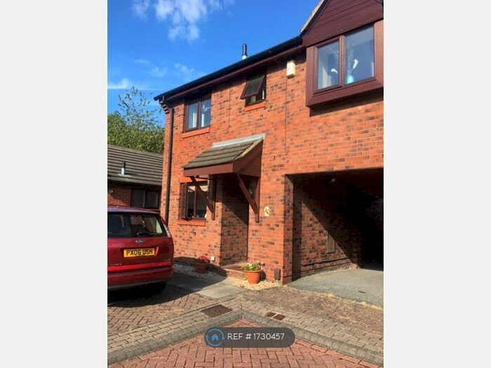 2 Bedroom Semi-Detached House To Rent In High Bank Close, Leeds, LS15