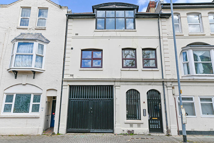 2 Bedroom Flat For Sale In Clarendon Road, Southsea, PO4