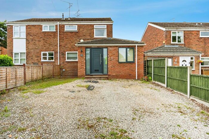 3 Bedroom Semi Detached House For Sale In Northcourt, Leighton Buzzard, LU7