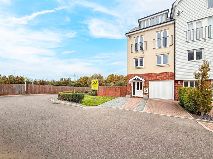 4 Bedroom Terraced House For Sale In Remembrance Avenue, Burnham-On-Crouch, CM0