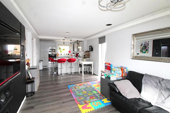 2 Bedroom Apartment For Sale In Gresley Court, Hawkshead Road, Potters Bar, EN6