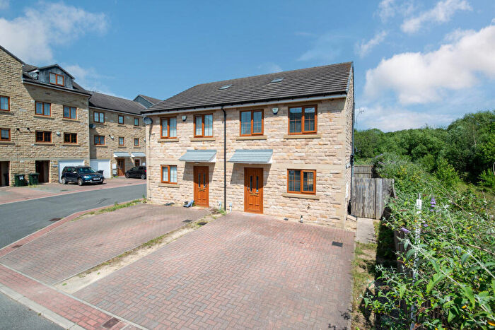 3 Bedroom Semi Detached House To Rent In Berry Close, Baildon, Shipley, West Yorkshire, BD17