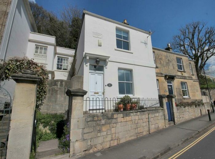 2 Bedroom House To Rent In South View, BA1